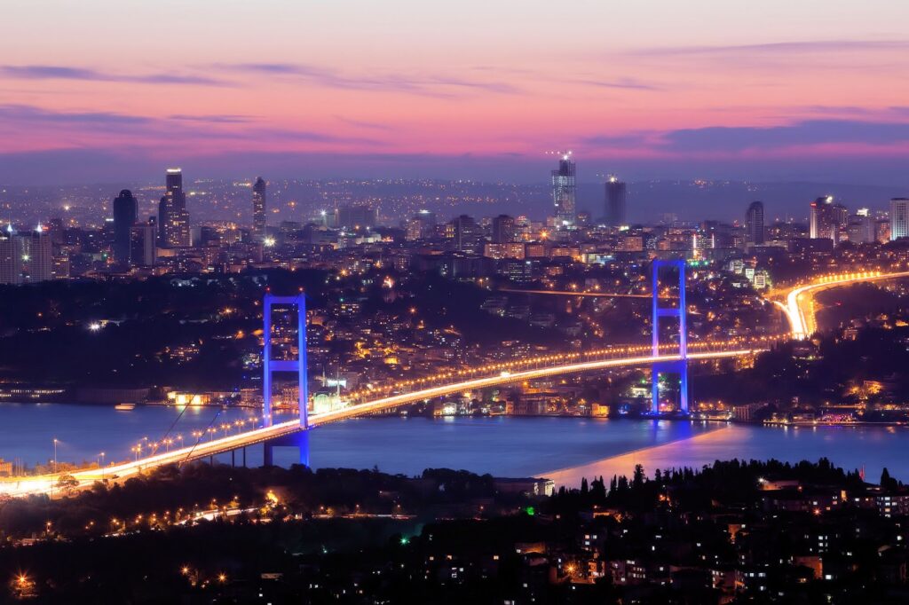 Istanbul Bosphorus Bridge view, representative visual of implant treatment in Istanbul