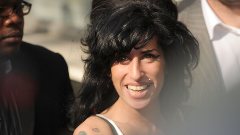 Amy Winehouse Teeth